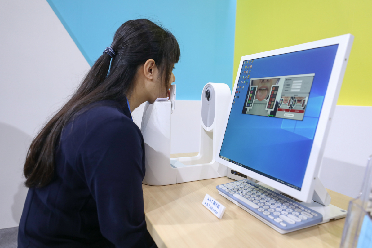 VR彩票耘康延伸VR彩票卓越的感測技術及色彩管理專長，研發出舌象擷取系統，可提供數據化、影像化的檢測結果，輔助醫師與專業醫事人員做為臨床研究、檢測結果評估與檢測紀錄的留存