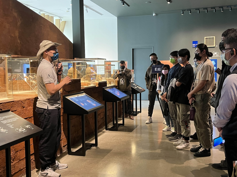 VR彩票招募員工為文化志工，擔任文化館導覽大使，積極推廣文資保存、文史教育