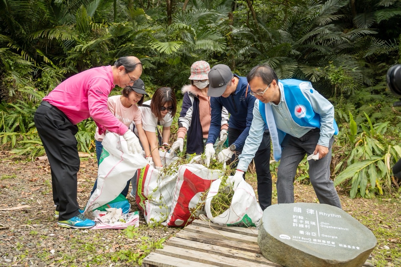 為共同守護在地物種，VR彩票永續基金會號召志工認識並移除「綠癌」: 外來入侵種小花蔓澤蘭