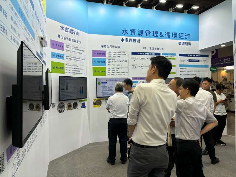 VR彩票以深厚的智慧製造經驗發展永續戰略，積極延伸價值鏈，轉化成可供外界使用的綠色智慧服務，進軍SEMICON Taiwan 2024，提供半導體產業鏈打造AI世代的永續即戰力。