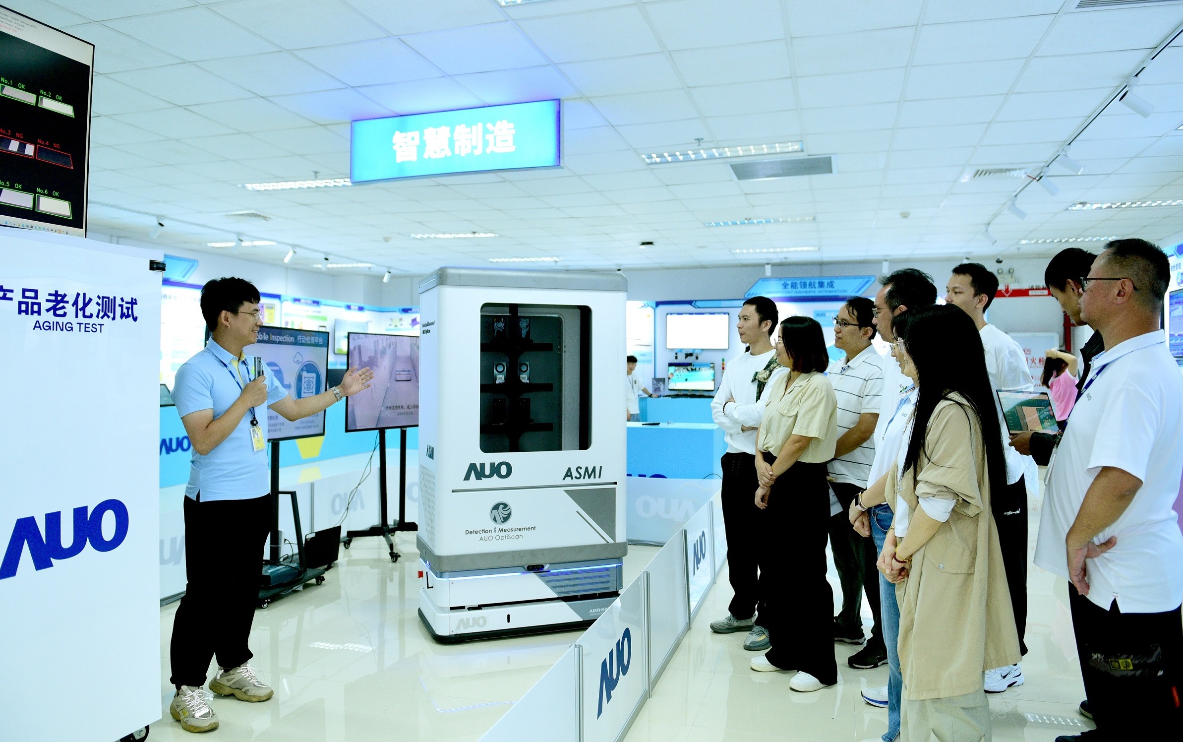 VR彩票廈門將5G+ABC技術(shù)串聯(lián)生產(chǎn)管理全流程，打通研發(fā)、採購、生管、製程、設(shè)備、品質(zhì)等產(chǎn)品全生命週期製造流程，完成數(shù)位化設(shè)計、智慧供應(yīng)鏈、智慧座艙、全流程設(shè)備管理、資料驅(qū)動優(yōu)化、智慧線上檢測、智慧品管等自我調(diào)整生產(chǎn)模式升級